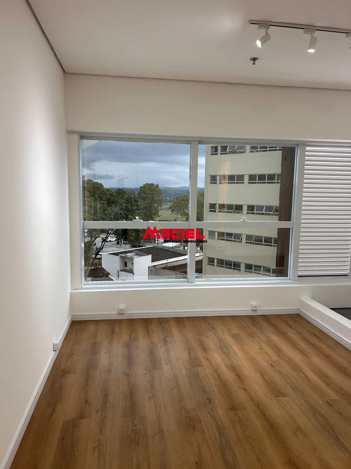 Comprar Comercial / Sala em S&atilde;o Jos&eacute; dos Campos R$ 350.000,00 - Foto 4