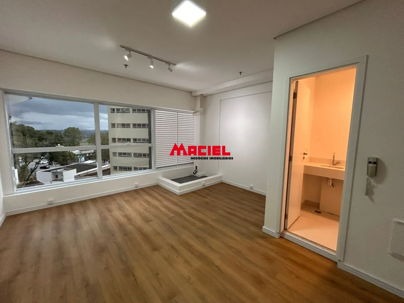 Comprar Comercial / Sala em S&atilde;o Jos&eacute; dos Campos R$ 350.000,00 - Foto 5