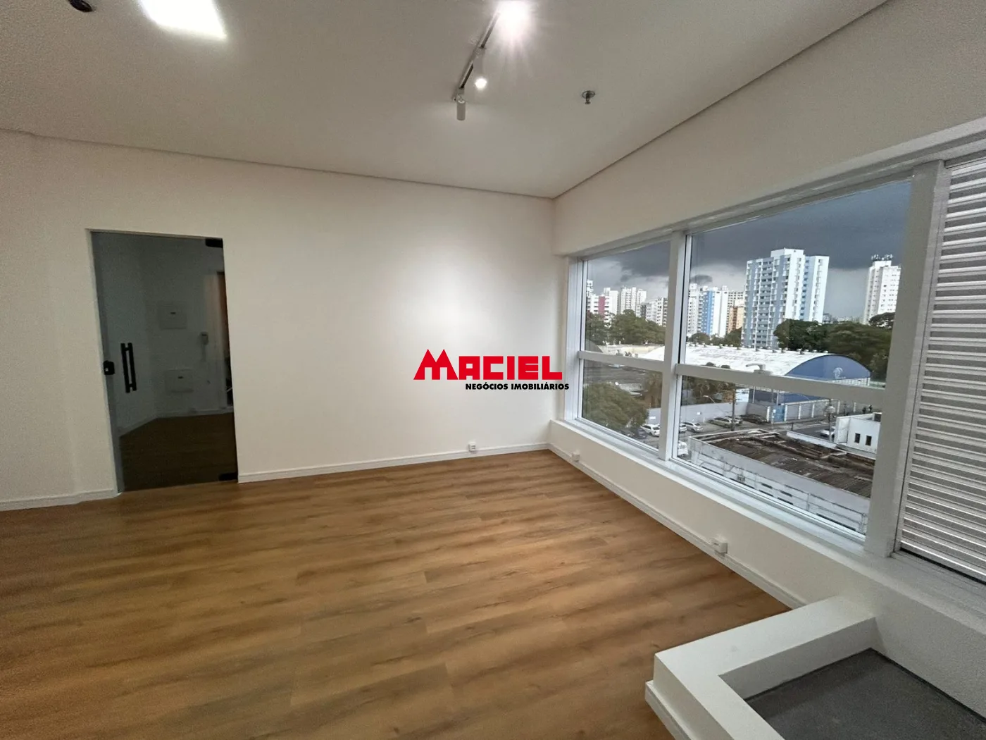 Comprar Comercial / Sala em S&atilde;o Jos&eacute; dos Campos R$ 350.000,00 - Foto 8