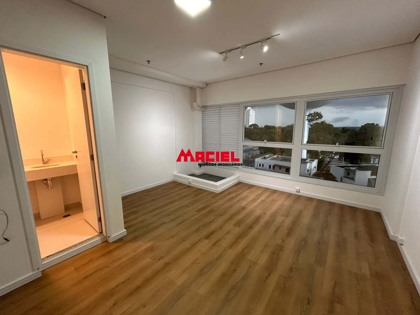 Comprar Comercial / Sala em S&atilde;o Jos&eacute; dos Campos R$ 350.000,00 - Foto 3