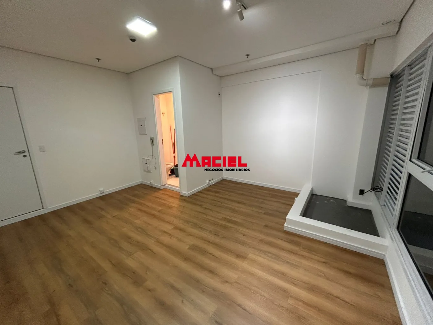 Comprar Comercial / Sala em S&atilde;o Jos&eacute; dos Campos R$ 350.000,00 - Foto 4