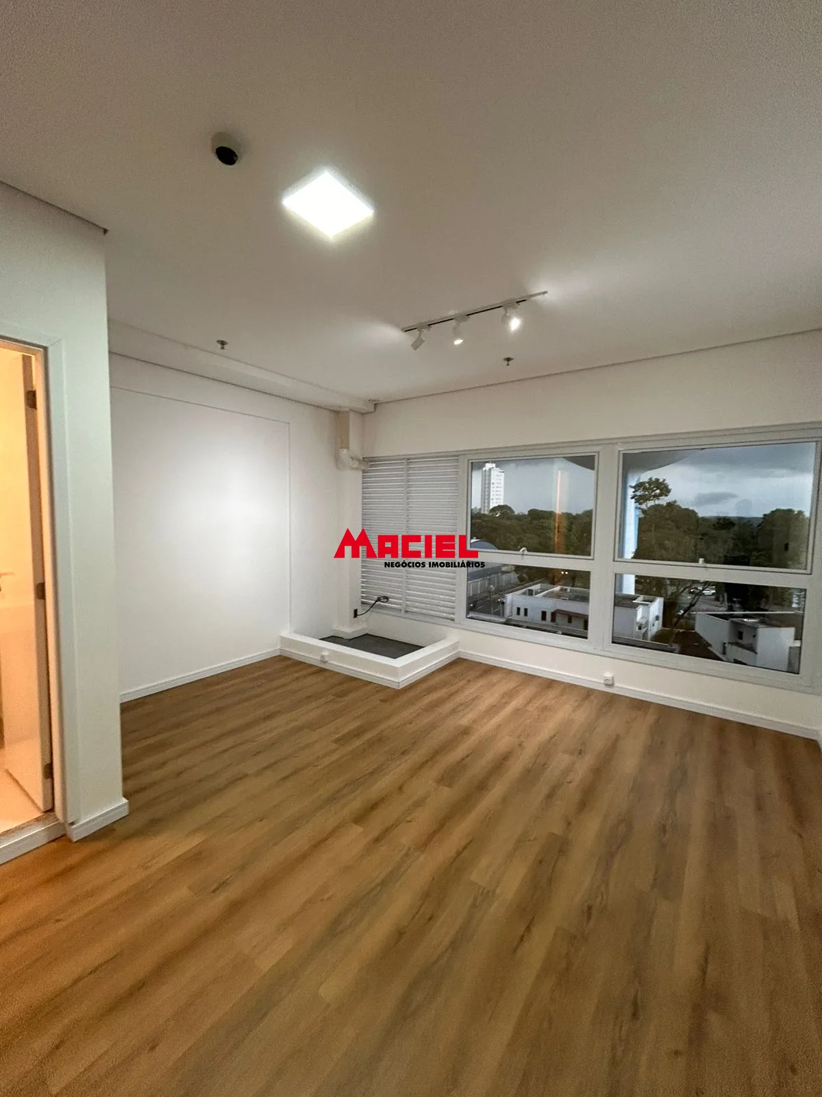 Comprar Comercial / Sala em S&atilde;o Jos&eacute; dos Campos R$ 350.000,00 - Foto 5