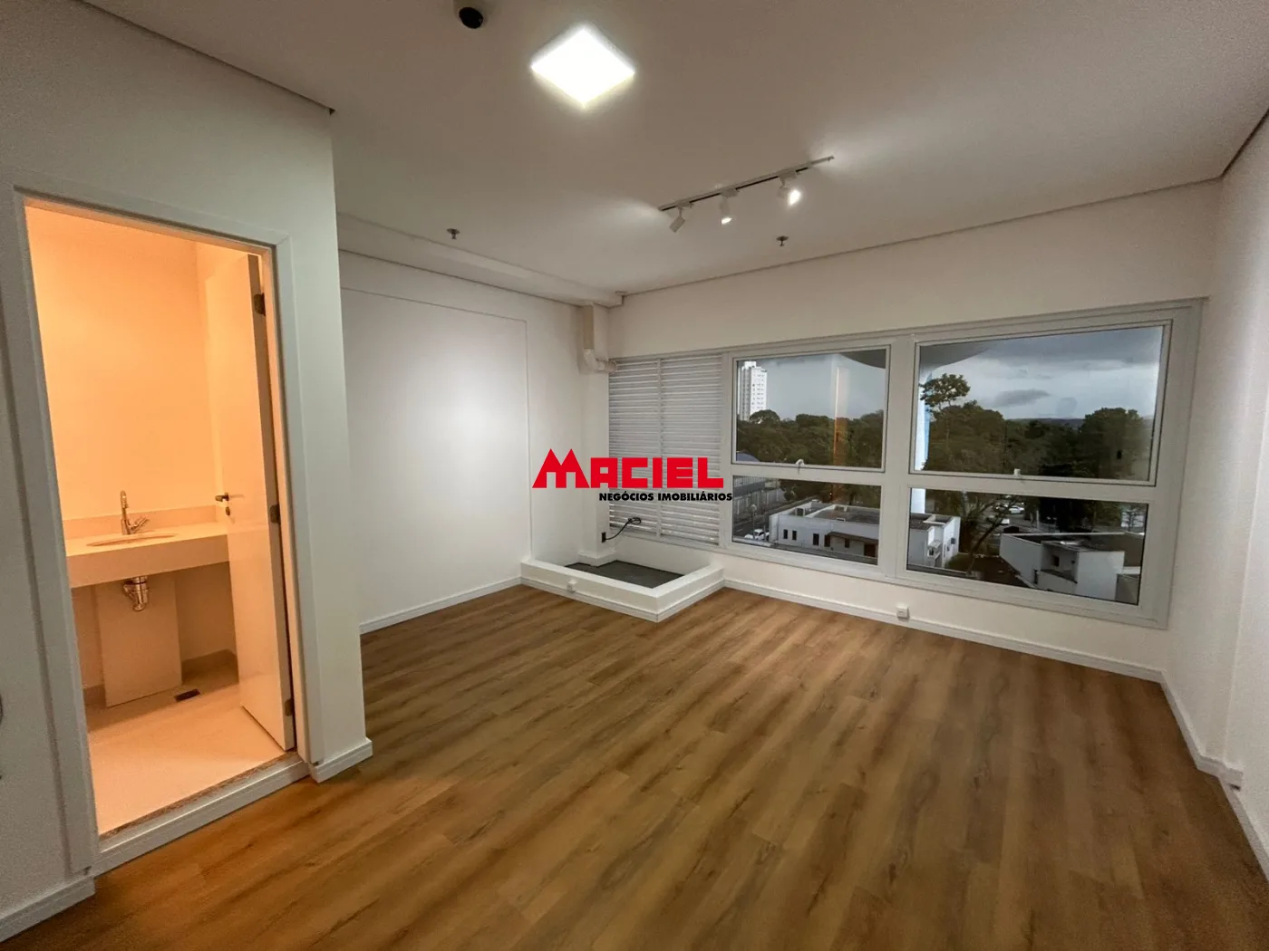 Comprar Comercial / Sala em S&atilde;o Jos&eacute; dos Campos R$ 350.000,00 - Foto 11