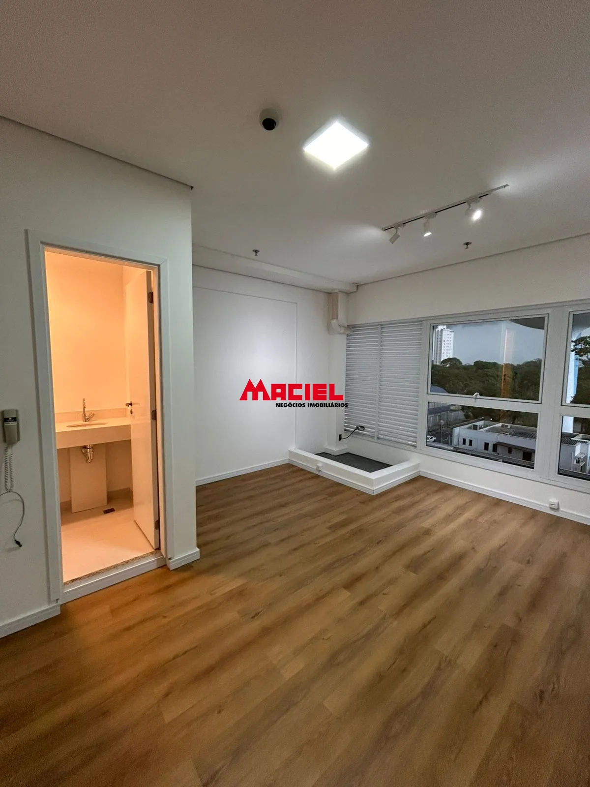 Comprar Comercial / Sala em S&atilde;o Jos&eacute; dos Campos R$ 350.000,00 - Foto 17