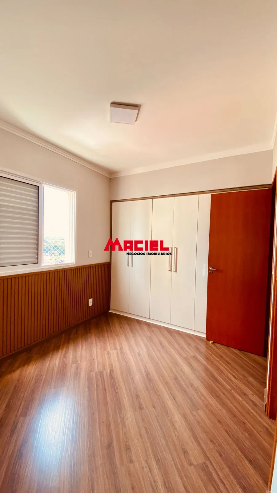 Alugar Apartamento / Padr&atilde;o em S&atilde;o Jos&eacute; dos Campos R$ 3.200,00 - Foto 4