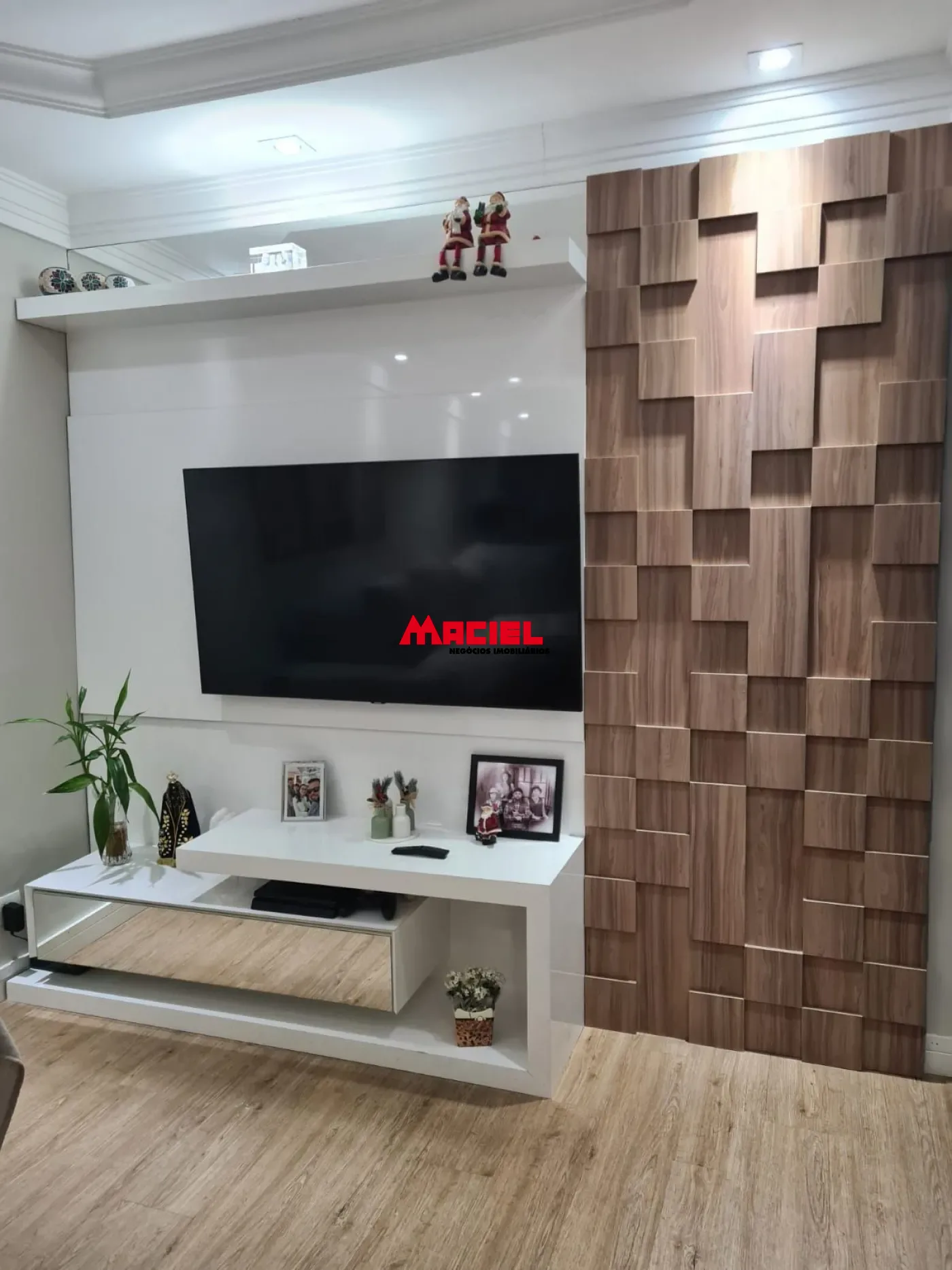 Alugar Casa / Padr&atilde;o em S&atilde;o Jos&eacute; dos Campos R$ 3.300,00 - Foto 2