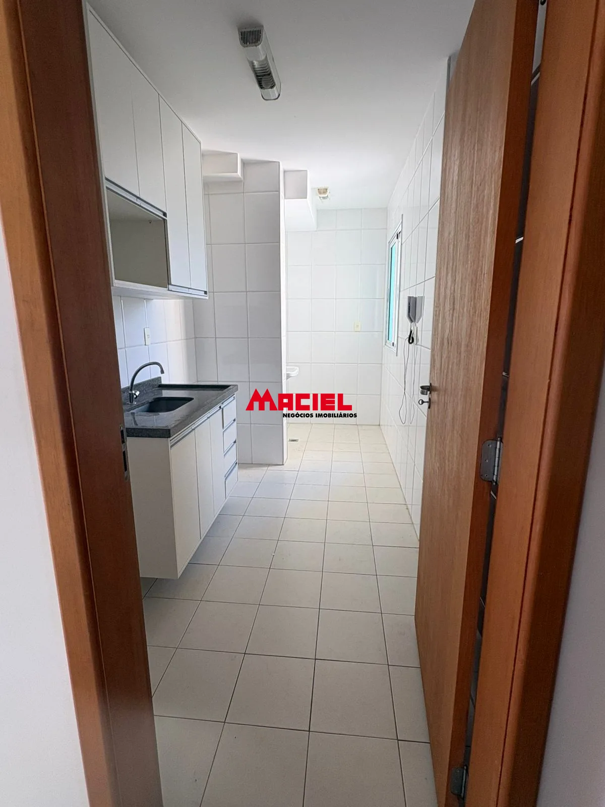 Alugar Apartamento / Padr&atilde;o em S&atilde;o Jos&eacute; dos Campos R$ 2.400,00 - Foto 2