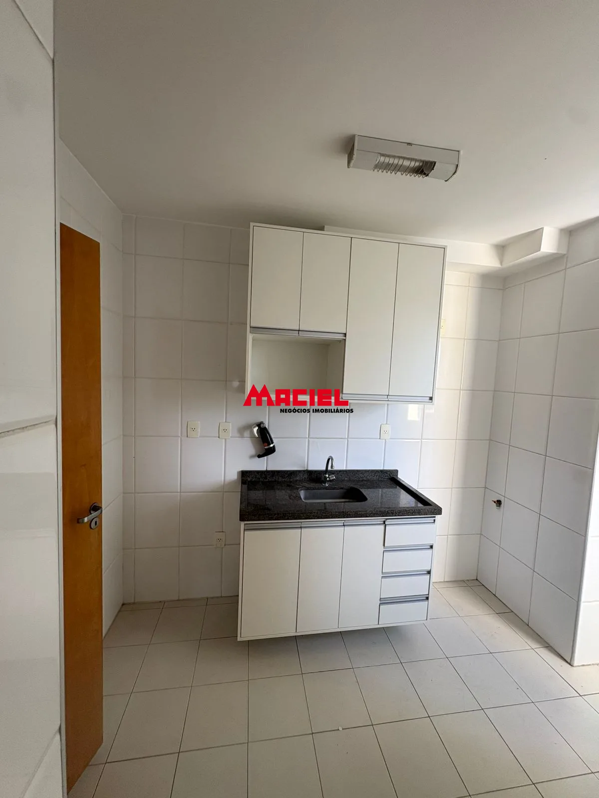 Alugar Apartamento / Padr&atilde;o em S&atilde;o Jos&eacute; dos Campos R$ 2.400,00 - Foto 3
