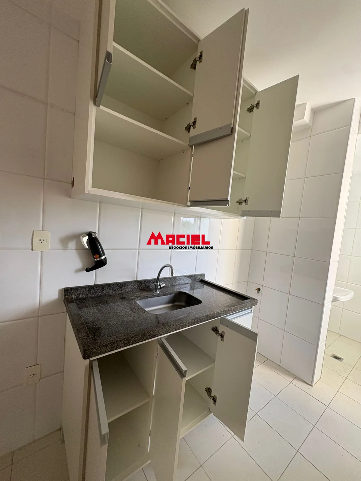 Alugar Apartamento / Padr&atilde;o em S&atilde;o Jos&eacute; dos Campos R$ 2.400,00 - Foto 4