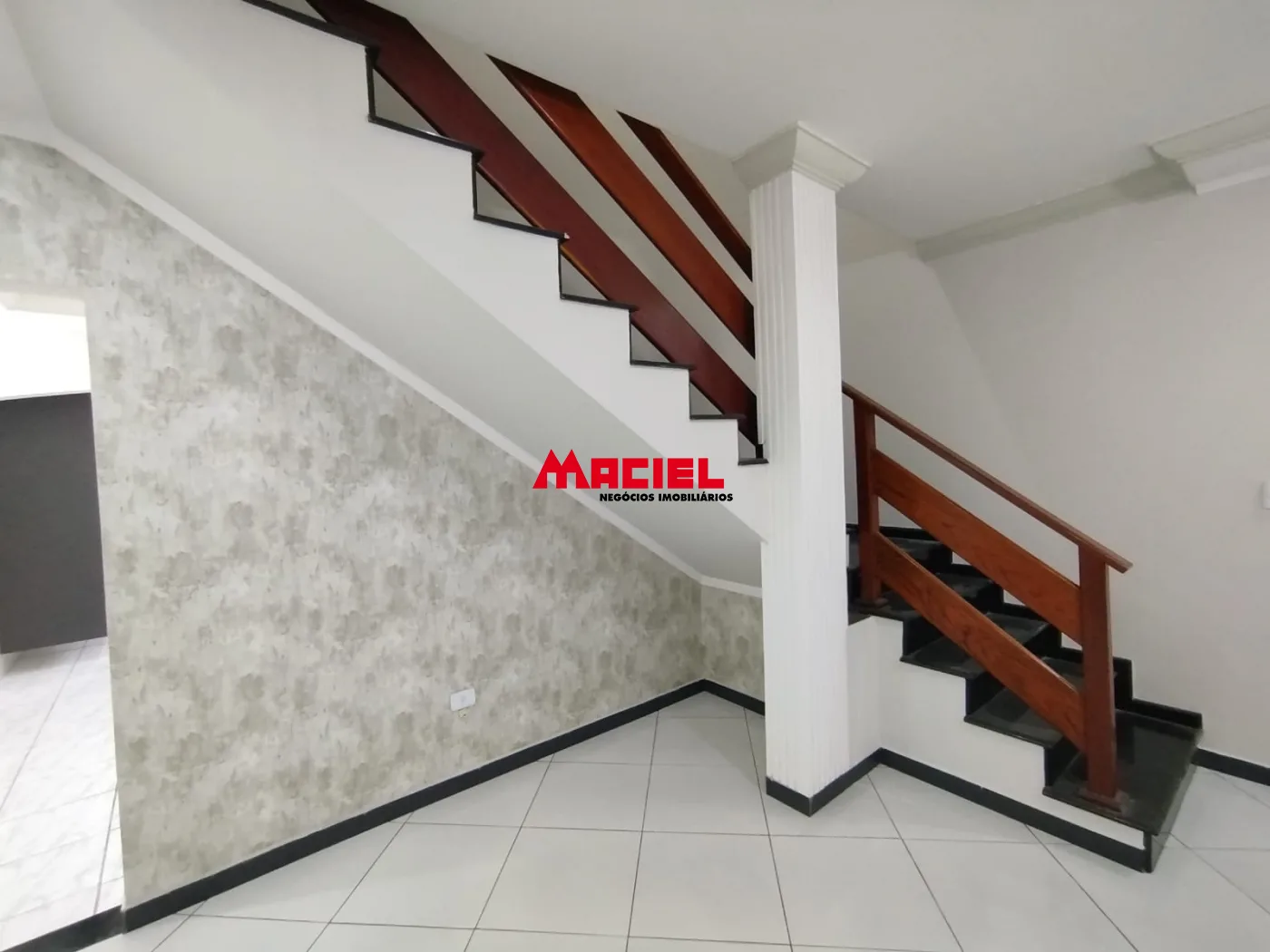 Alugar Casa / Sobrado em S&atilde;o Jos&eacute; dos Campos R$ 3.300,00 - Foto 4