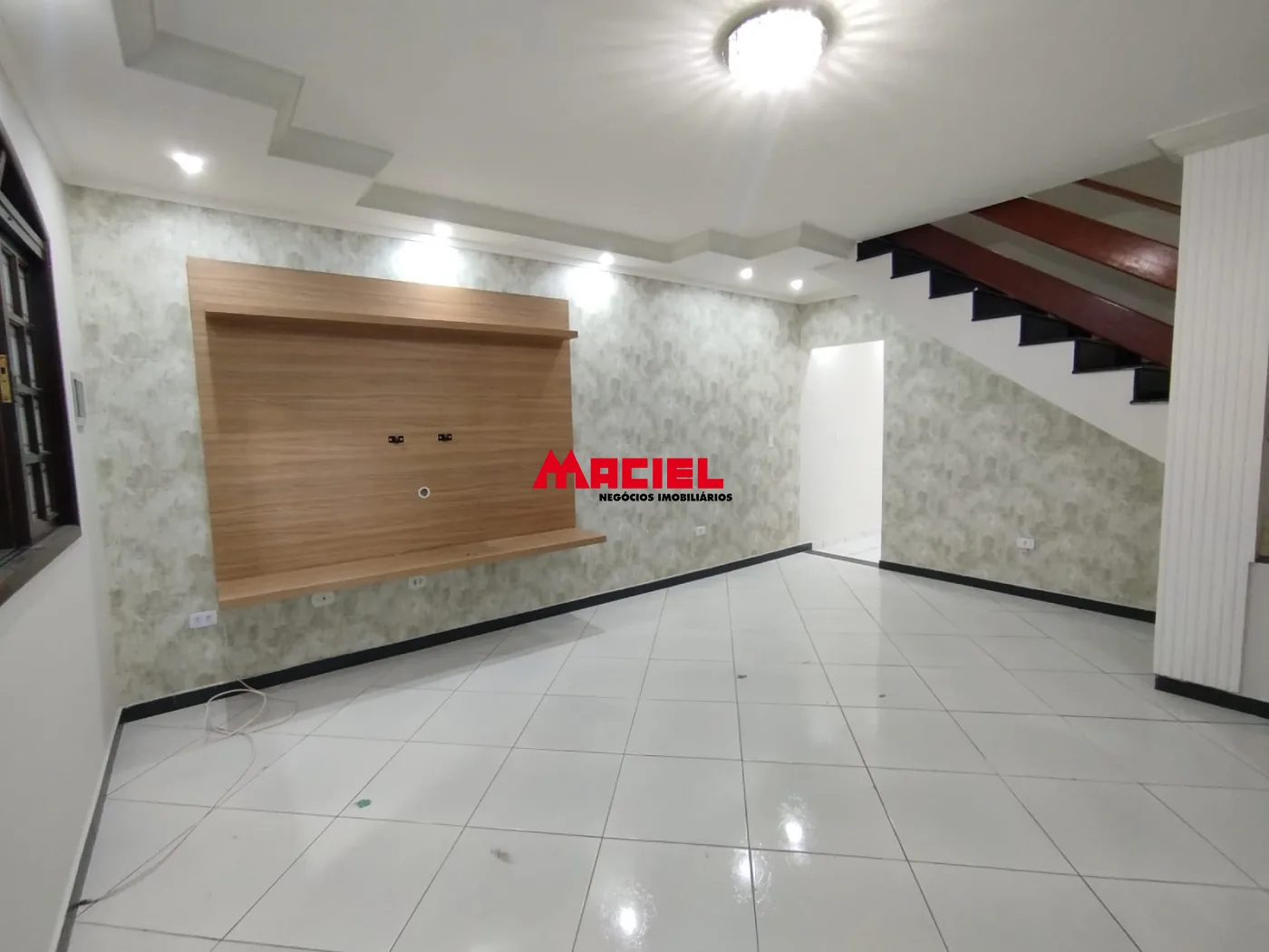 Alugar Casa / Sobrado em S&atilde;o Jos&eacute; dos Campos R$ 3.300,00 - Foto 1