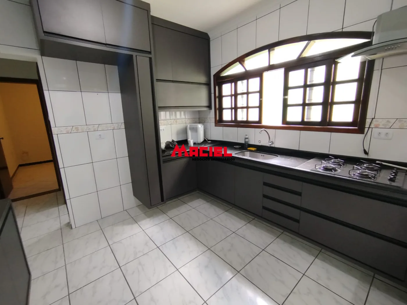 Alugar Casa / Sobrado em S&atilde;o Jos&eacute; dos Campos R$ 3.300,00 - Foto 7