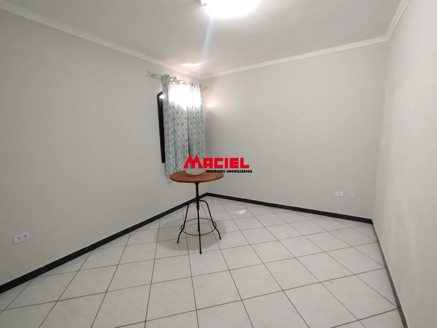 Alugar Casa / Sobrado em S&atilde;o Jos&eacute; dos Campos R$ 3.300,00 - Foto 15