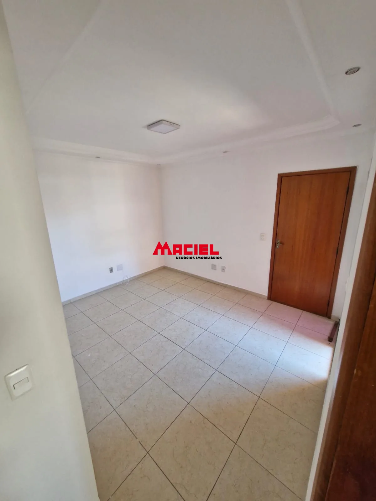 Alugar Apartamento / Padr&atilde;o em S&atilde;o Jos&eacute; dos Campos R$ 1.600,00 - Foto 4