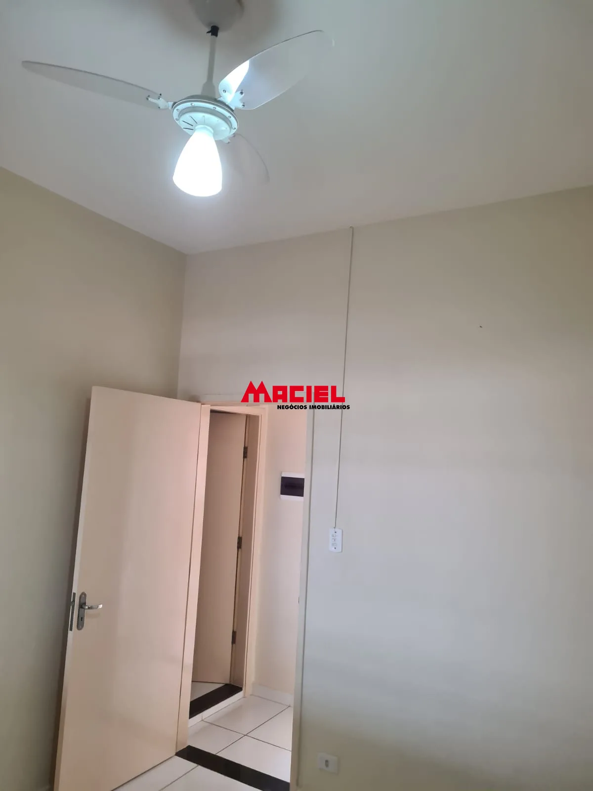 Alugar Apartamento / Sobreloja em S&atilde;o Jos&eacute; dos Campos R$ 2.800,00 - Foto 2