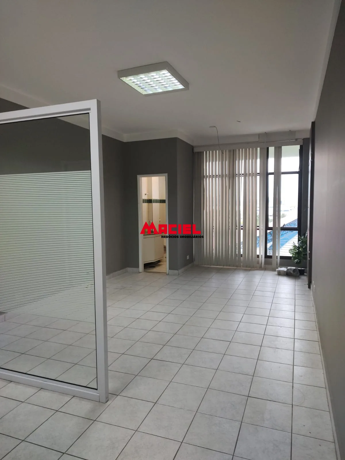 Alugar Comercial / Sala em Edif&iacute;cioCondom&iacute;nio em S&atilde;o Jos&eacute; dos Campos R$ 1.400,00 - Foto 1