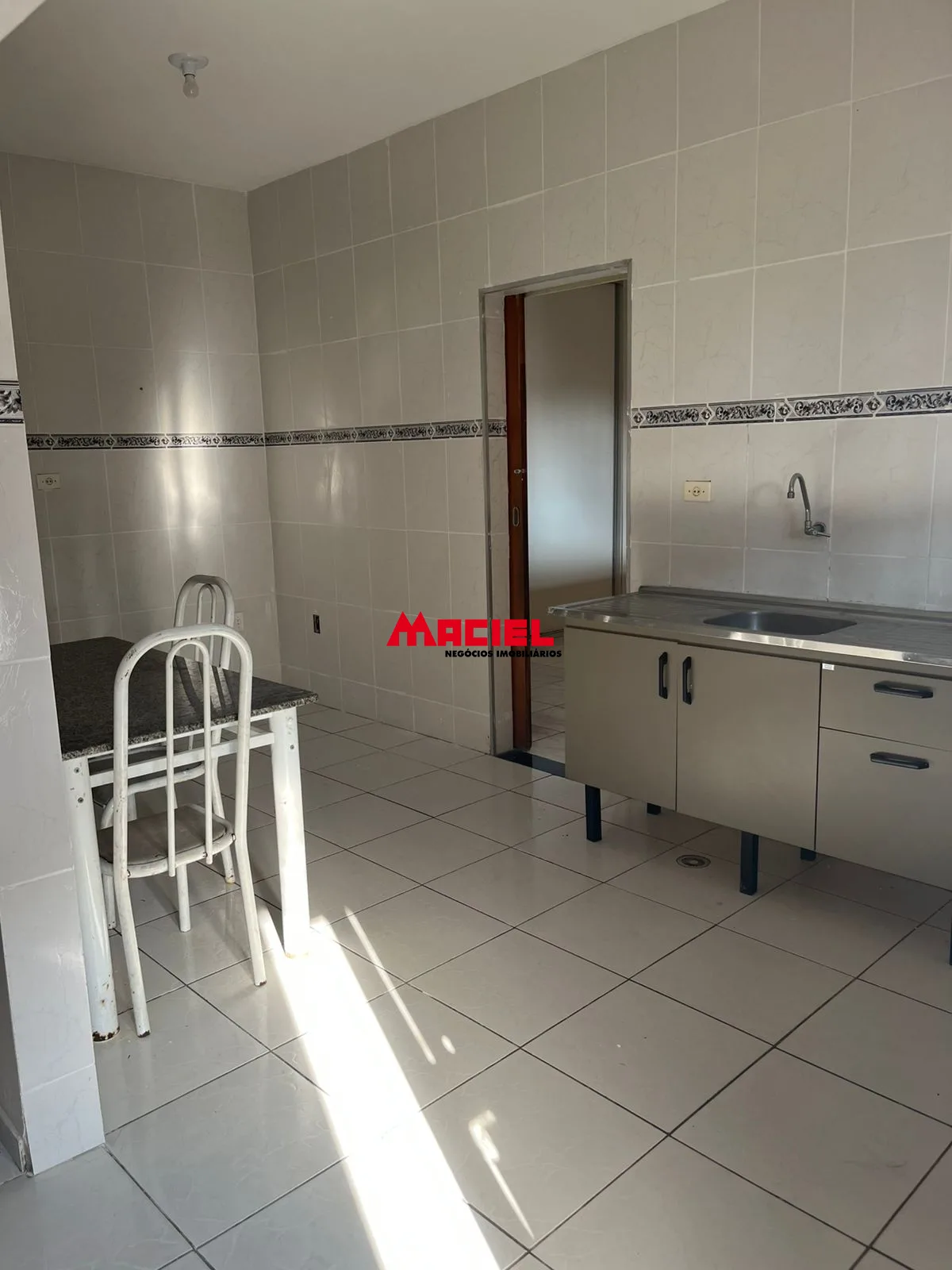 Alugar Casa / Padr&atilde;o em S&atilde;o Jos&eacute; dos Campos R$ 1.800,00 - Foto 2
