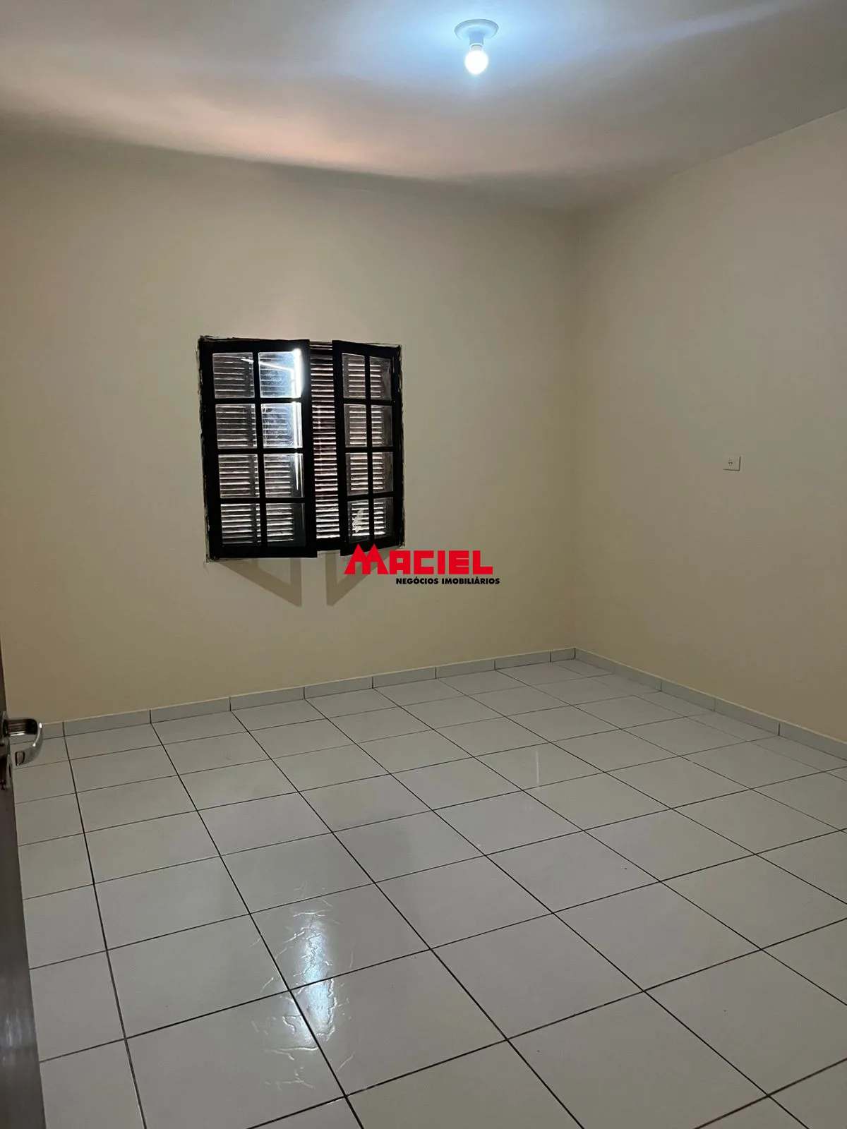 Alugar Casa / Padr&atilde;o em S&atilde;o Jos&eacute; dos Campos R$ 1.800,00 - Foto 4