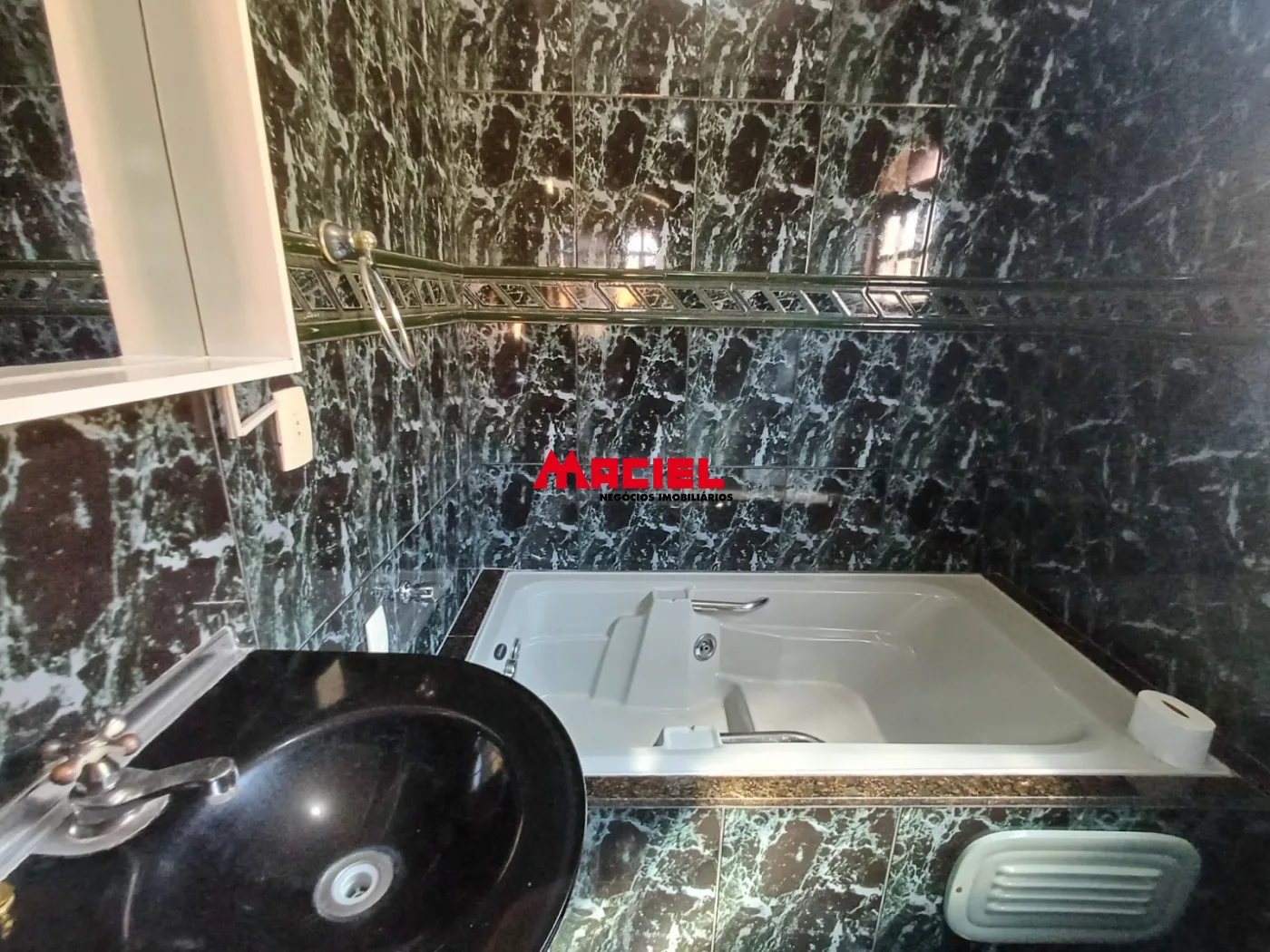 Alugar Casa / Sobrado em S&atilde;o Jos&eacute; dos Campos R$ 4.000,00 - Foto 26