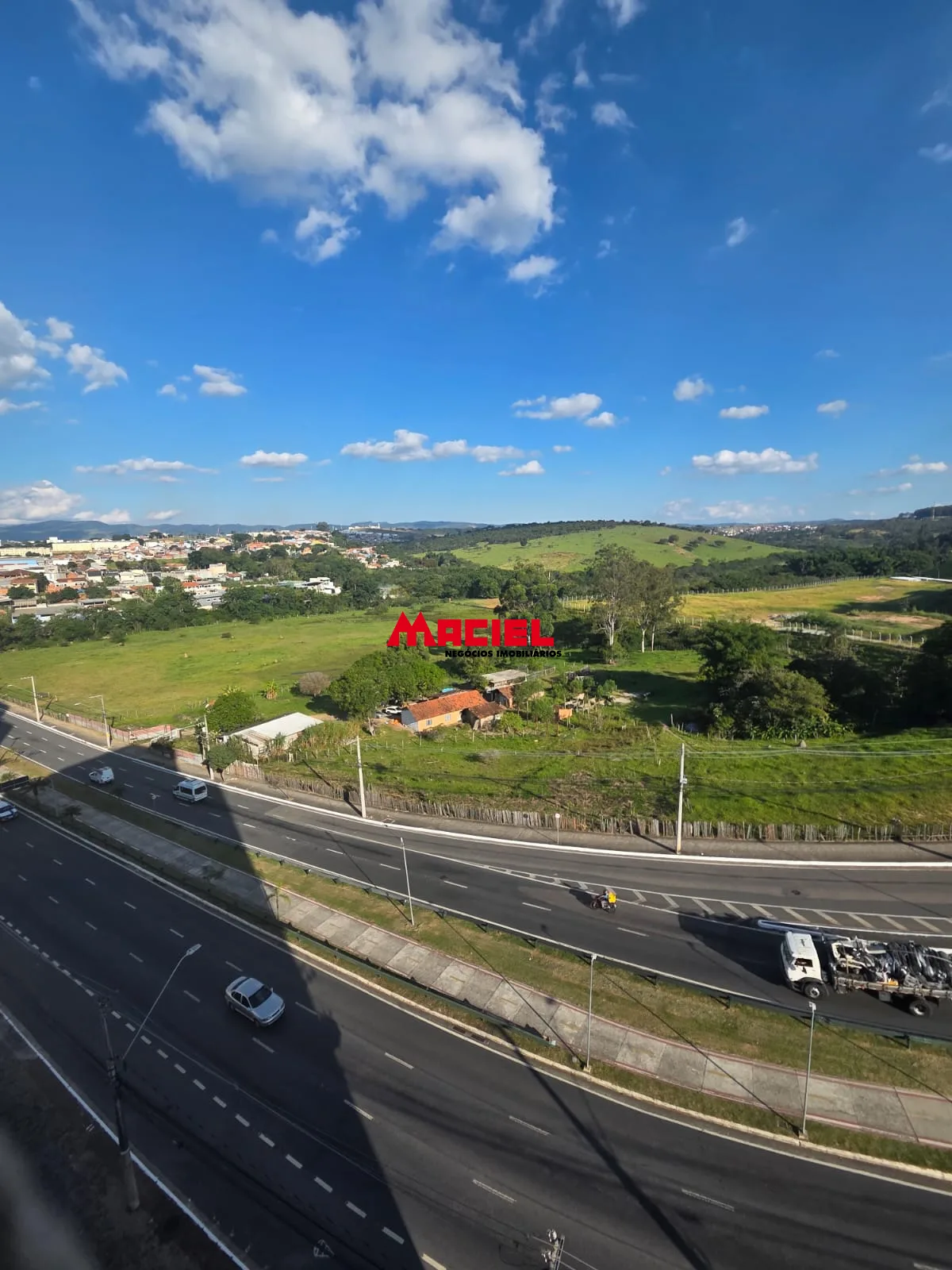 Alugar Apartamento / Padr&atilde;o em S&atilde;o Jos&eacute; dos Campos R$ 1.800,00 - Foto 1