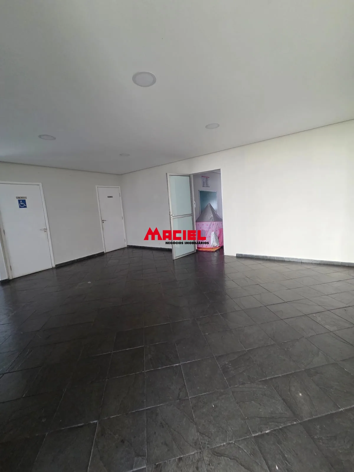 Alugar Apartamento / Padr&atilde;o em S&atilde;o Jos&eacute; dos Campos R$ 1.800,00 - Foto 18