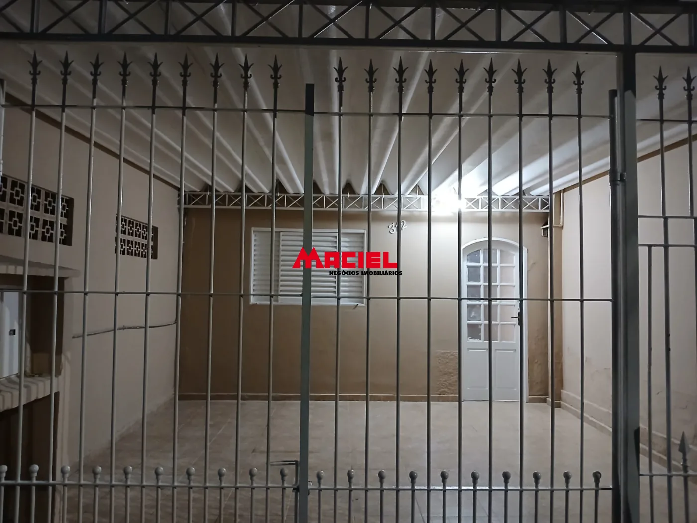 Alugar Casa / Padr&atilde;o em S&atilde;o Jos&eacute; dos Campos R$ 2.900,00 - Foto 1