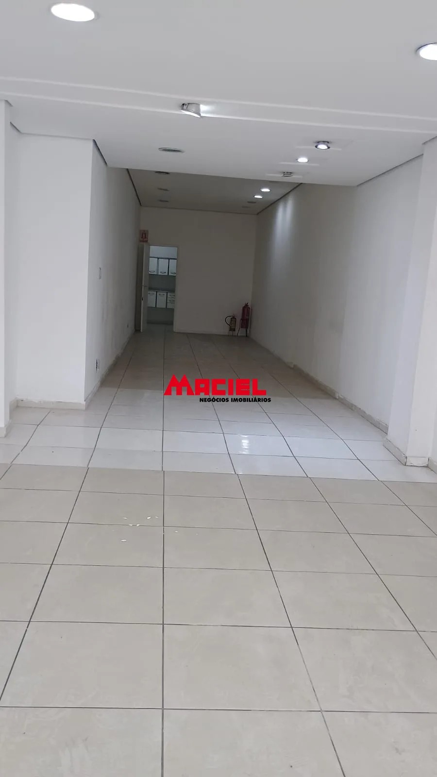 Alugar Comercial / Ponto Comercial em S&atilde;o Jos&eacute; dos Campos R$ 4.500,00 - Foto 3