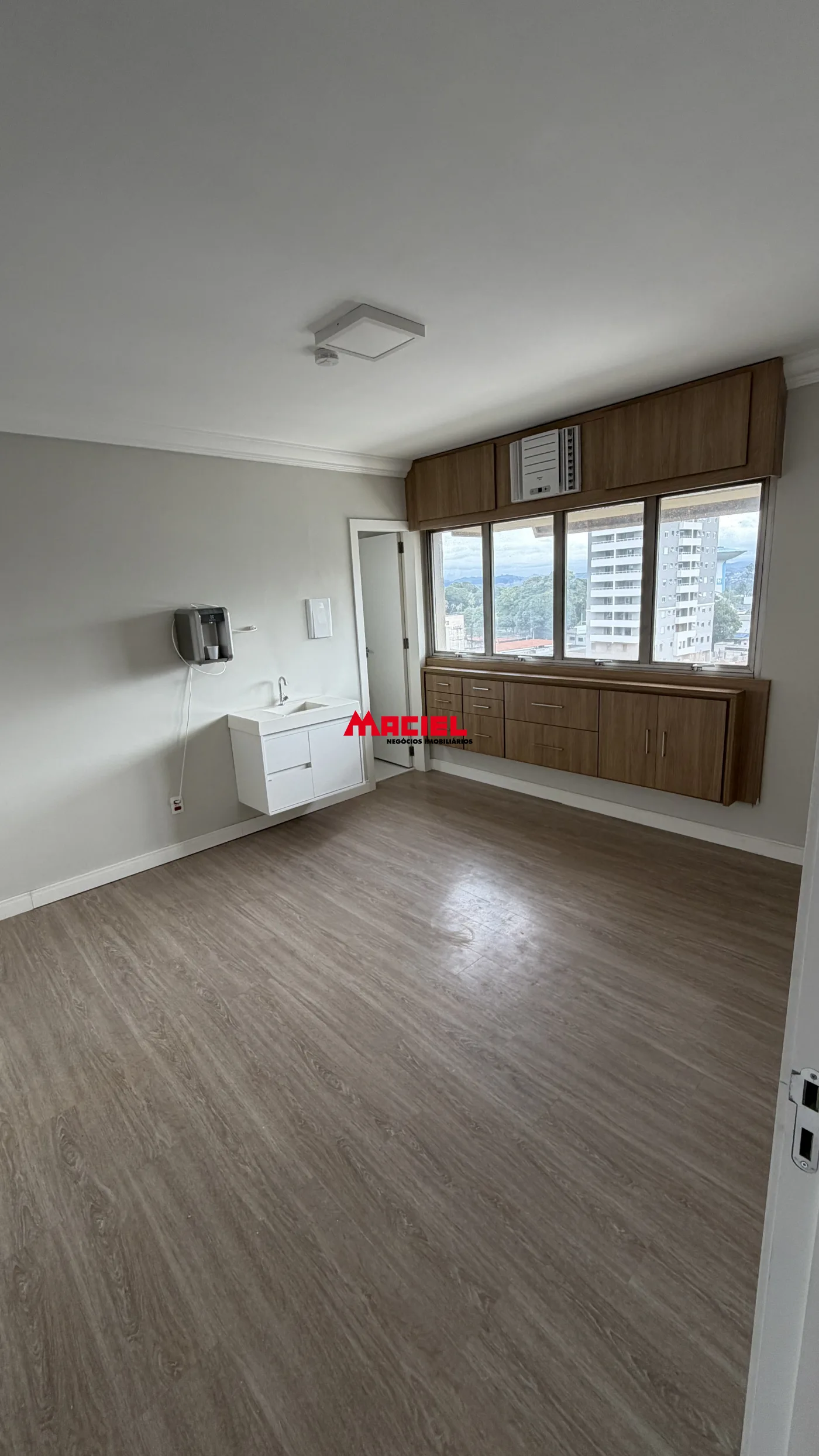 Alugar Comercial / Sala em Edif&iacute;cioCondom&iacute;nio em S&atilde;o Jos&eacute; dos Campos R$ 2.200,00 - Foto 5