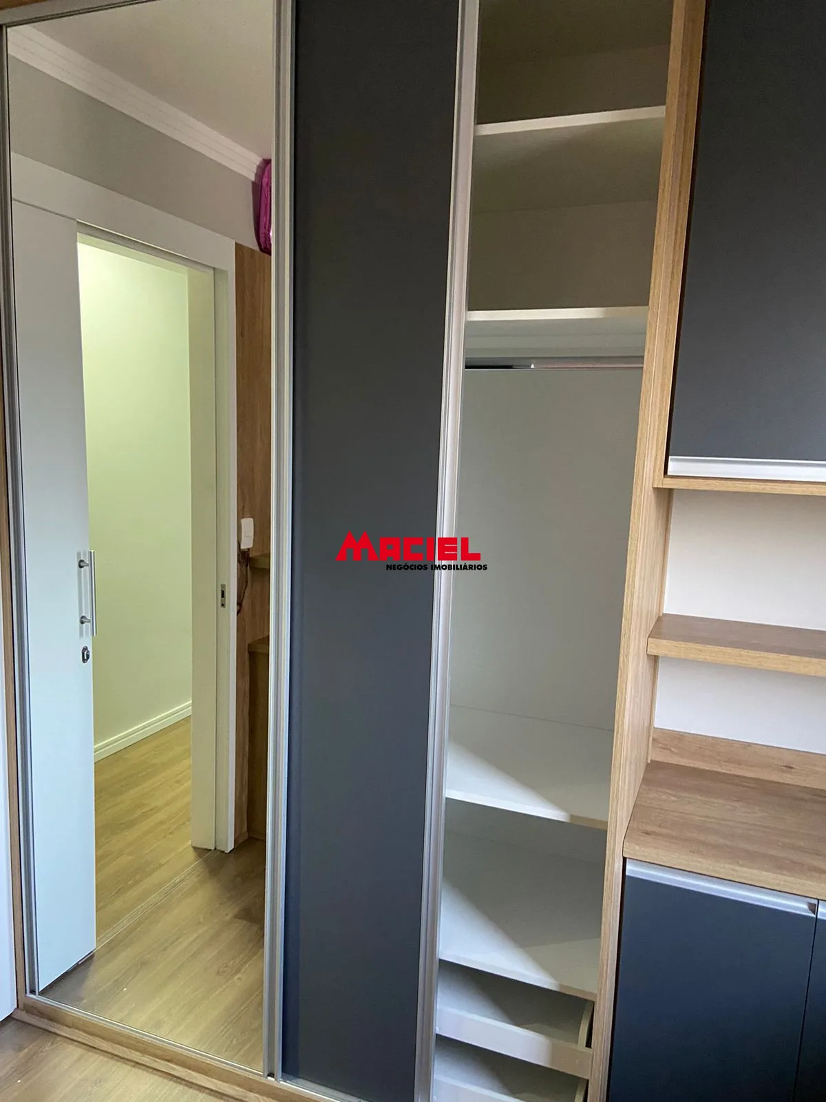 Alugar Apartamento / Padr&atilde;o em S&atilde;o Jos&eacute; dos Campos R$ 3.400,00 - Foto 8
