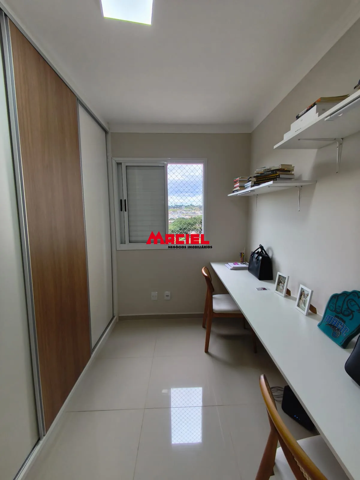 Alugar Apartamento / Padr&atilde;o em S&atilde;o Jos&eacute; dos Campos R$ 2.500,00 - Foto 4