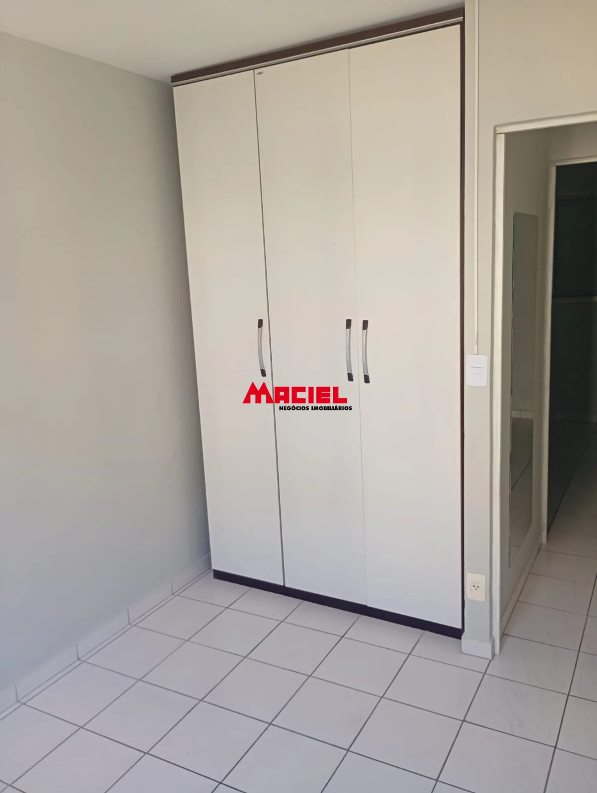 Alugar Apartamento / Padr&atilde;o em S&atilde;o Jos&eacute; dos Campos R$ 1.700,00 - Foto 2