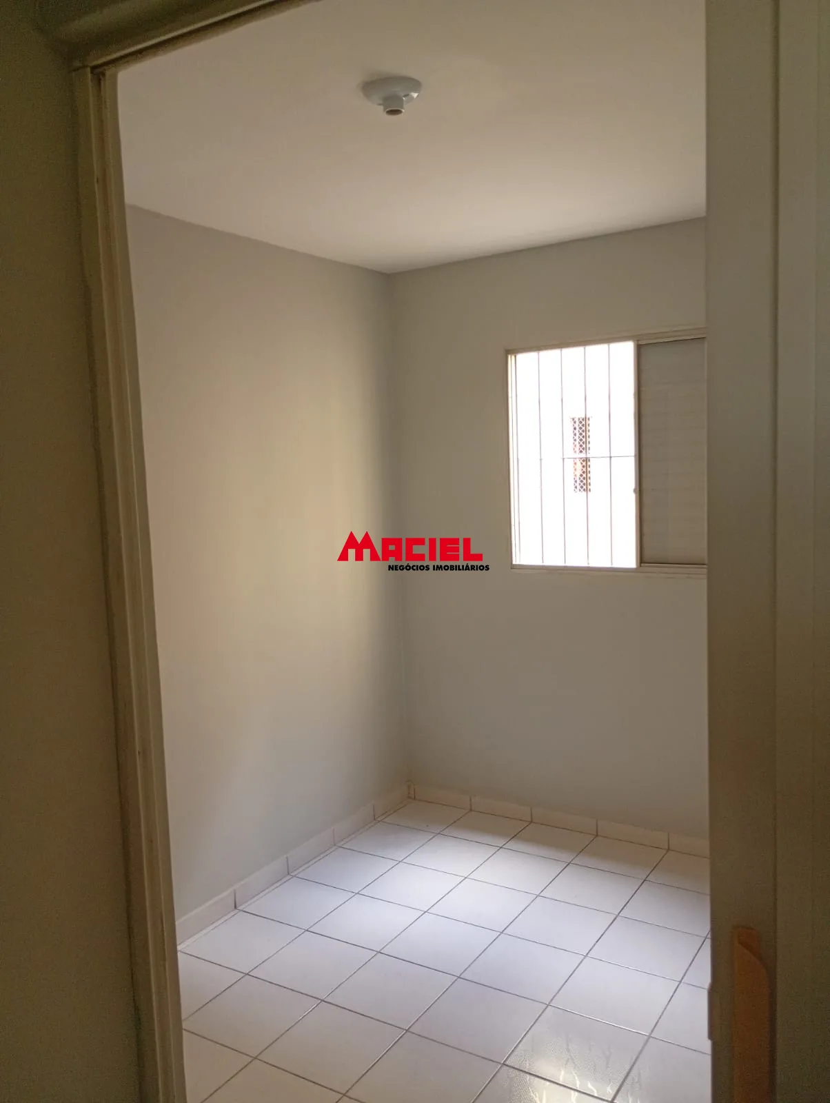 Alugar Apartamento / Padr&atilde;o em S&atilde;o Jos&eacute; dos Campos R$ 1.700,00 - Foto 4