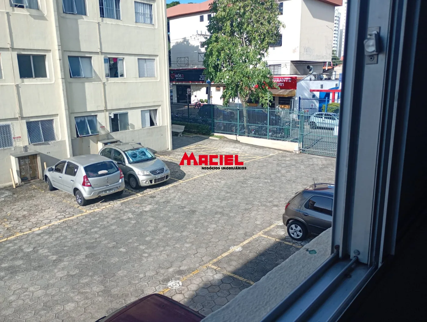 Alugar Apartamento / Padr&atilde;o em S&atilde;o Jos&eacute; dos Campos R$ 1.700,00 - Foto 14