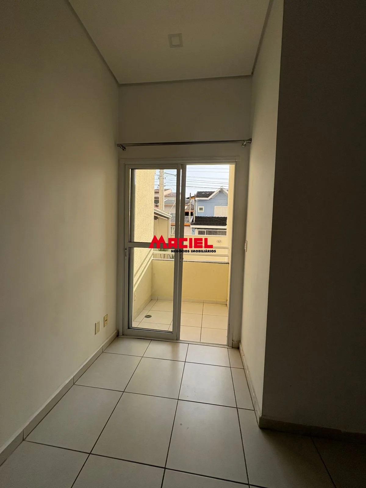 Alugar Apartamento / Padr&atilde;o em S&atilde;o Jos&eacute; dos Campos R$ 2.200,00 - Foto 3