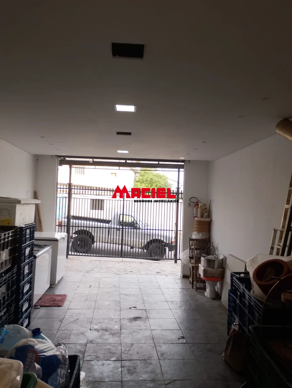 Alugar Comercial / Ponto Comercial em S&atilde;o Jos&eacute; dos Campos R$ 2.800,00 - Foto 2