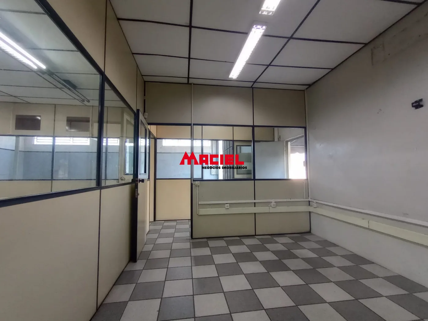 Alugar Comercial / Galp&atilde;o em S&atilde;o Jos&eacute; dos Campos R$ 19.500,00 - Foto 13