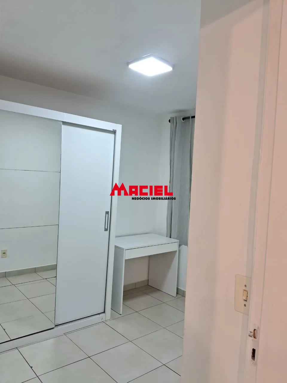 Alugar Apartamento / Padr&atilde;o em S&atilde;o Jos&eacute; dos Campos R$ 1.600,00 - Foto 3