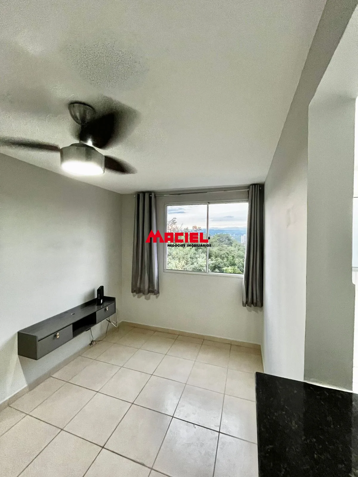 Alugar Apartamento / Padr&atilde;o em S&atilde;o Jos&eacute; dos Campos R$ 1.600,00 - Foto 2
