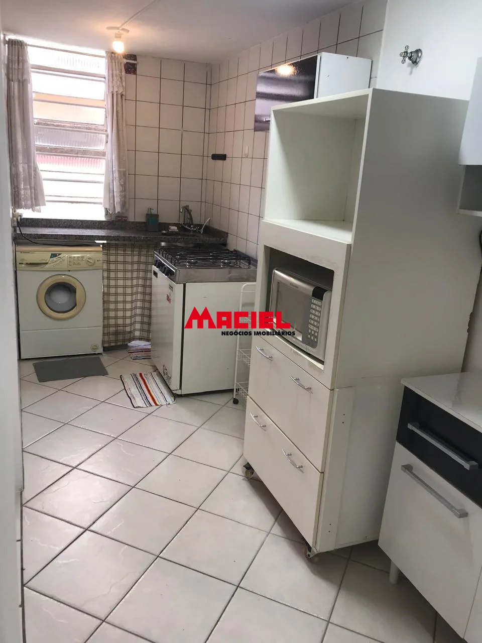 Alugar Apartamento / Mobiliado em S&atilde;o Jos&eacute; dos Campos R$ 1.600,00 - Foto 1