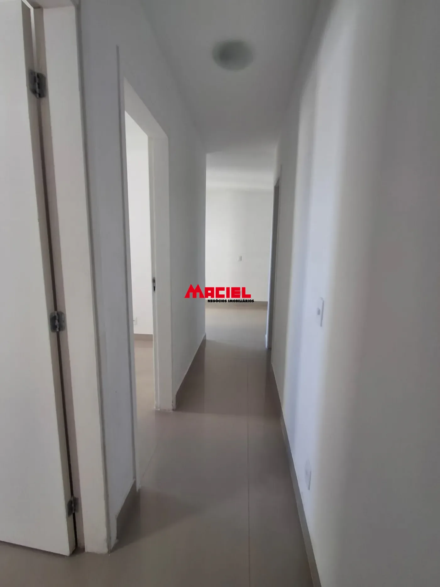 Alugar Apartamento / Padr&atilde;o em S&atilde;o Jos&eacute; dos Campos R$ 3.100,00 - Foto 3