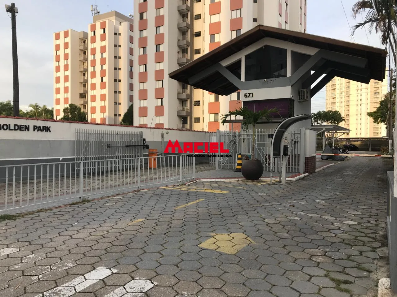 Alugar Apartamento / Padr&atilde;o em S&atilde;o Jos&eacute; dos Campos R$ 2.500,00 - Foto 9