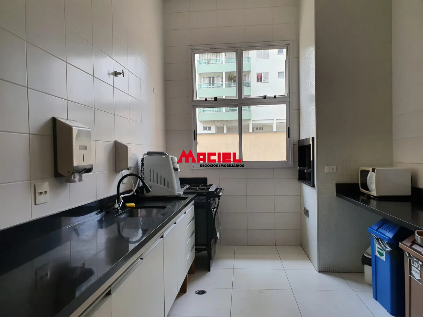 Alugar Apartamento / Padr&atilde;o em S&atilde;o Jos&eacute; dos Campos R$ 4.200,00 - Foto 2