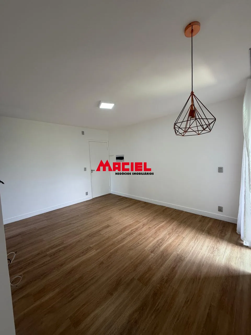Alugar Apartamento / Padr&atilde;o em S&atilde;o Jos&eacute; dos Campos R$ 2.300,00 - Foto 3