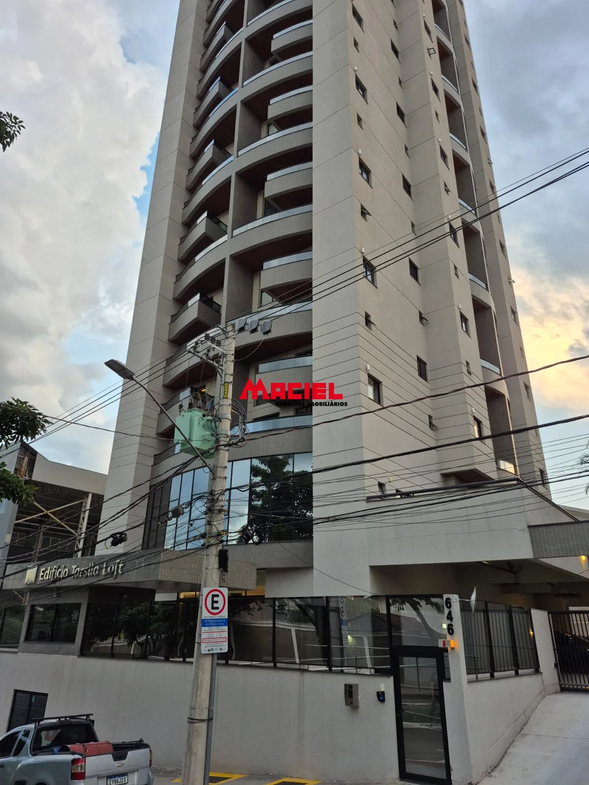 Alugar Apartamento / Duplex em S&atilde;o Jos&eacute; dos Campos R$ 3.950,00 - Foto 1