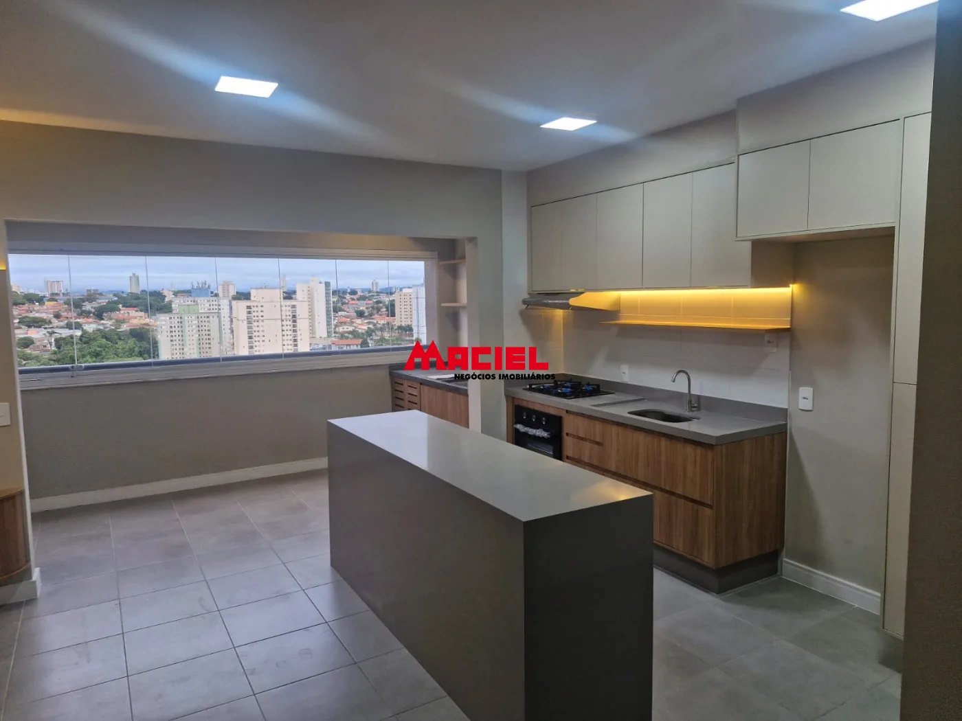 Alugar Apartamento / Padr&atilde;o em S&atilde;o Jos&eacute; dos Campos R$ 4.200,00 - Foto 2