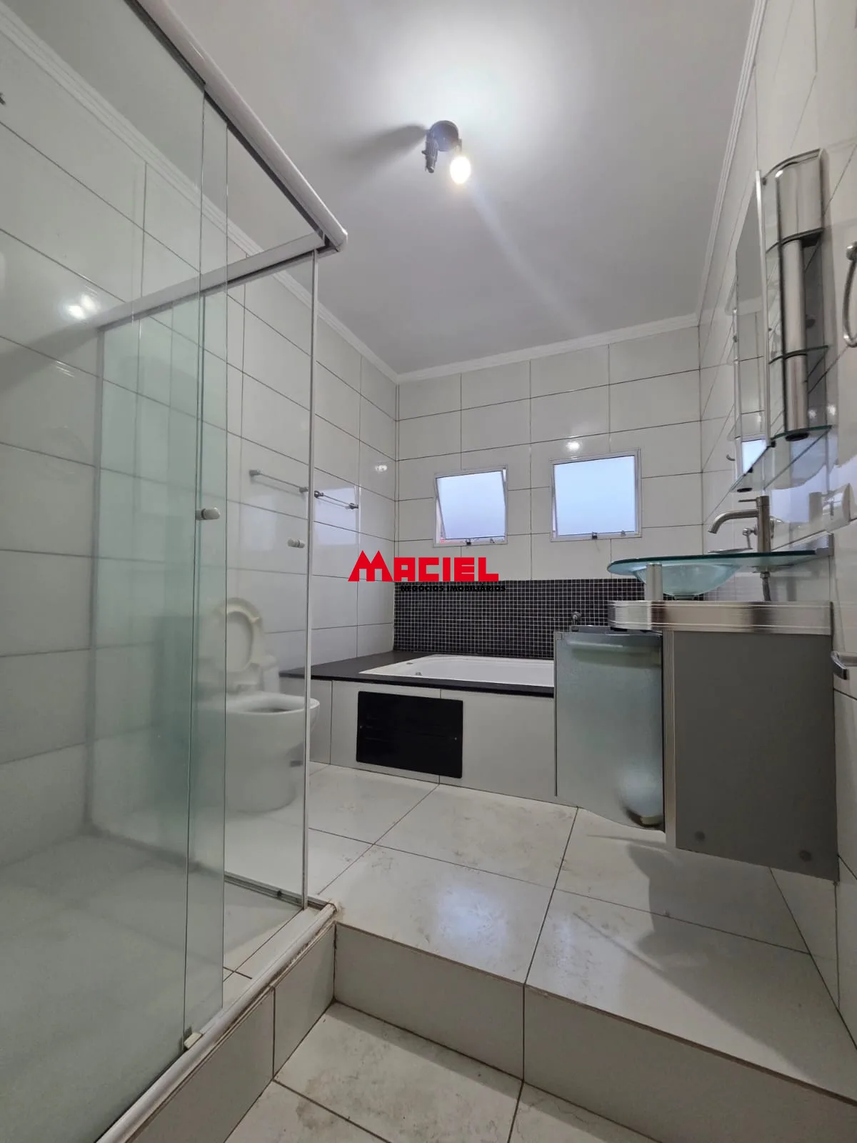 Alugar Casa / Padr&atilde;o em S&atilde;o Jos&eacute; dos Campos R$ 2.500,00 - Foto 11