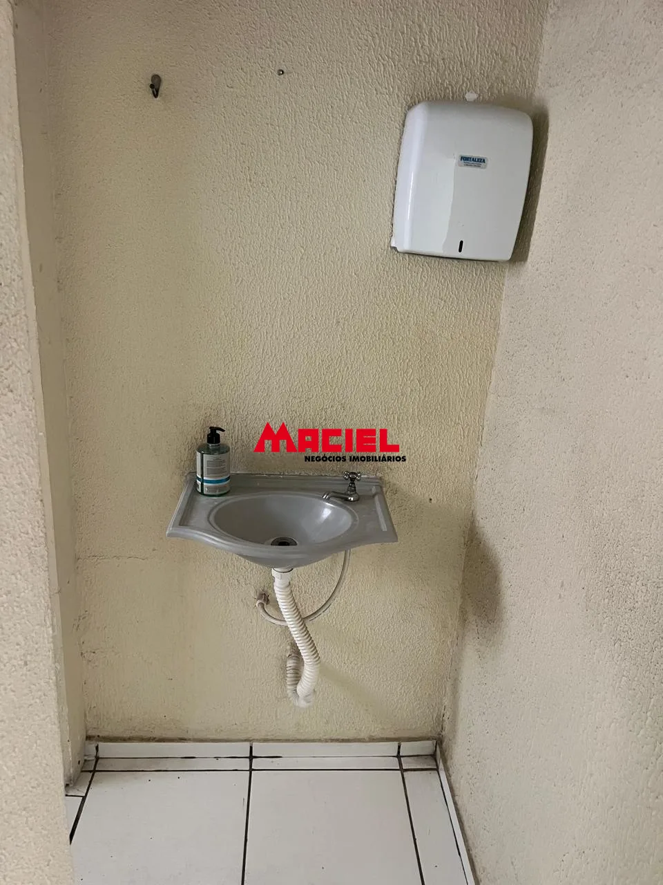 Alugar Comercial / Ponto Comercial em S&atilde;o Jos&eacute; dos Campos R$ 4.000,00 - Foto 9
