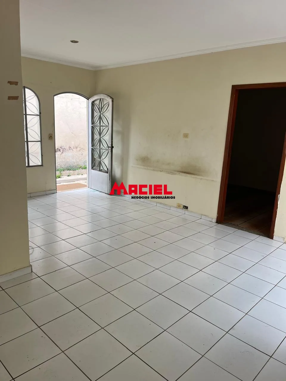 Alugar Casa / Padr&atilde;o em S&atilde;o Jos&eacute; dos Campos R$ 2.500,00 - Foto 2