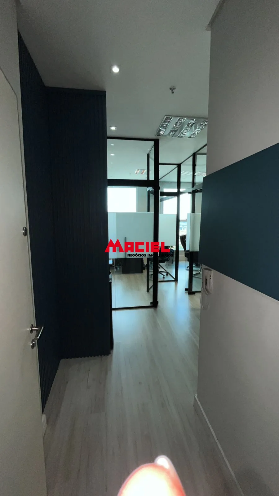Alugar Comercial / Sala em S&atilde;o Jos&eacute; dos Campos R$ 1.300,00 - Foto 2