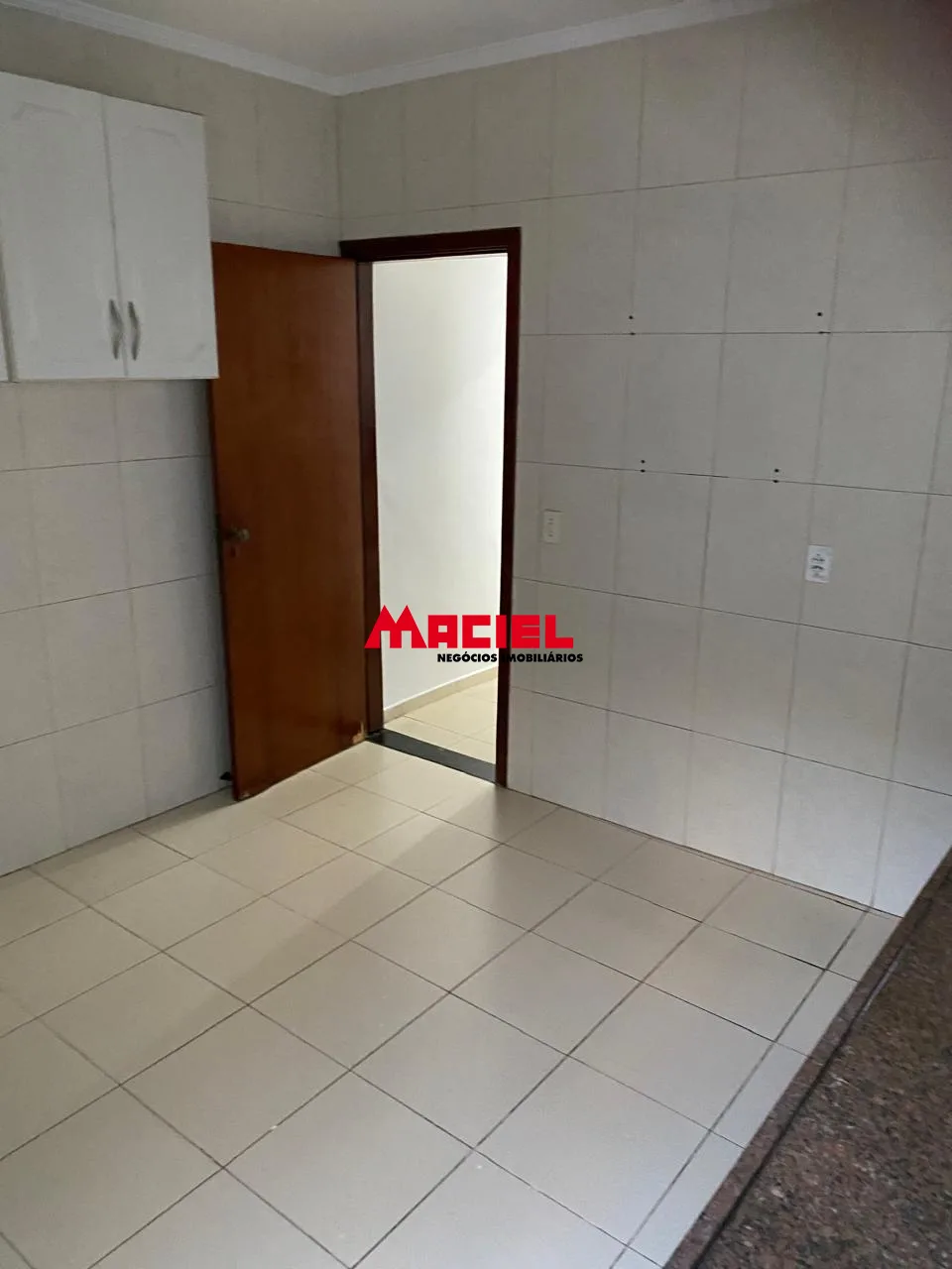 Alugar Casa / Sobrado em Jacare&iacute; R$ 2.900,00 - Foto 16